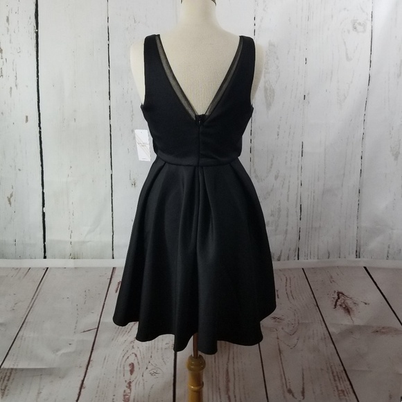 KALANI HILLIKER for Alyce V-Neck Dress w/Pockets - Picture 5 of 9